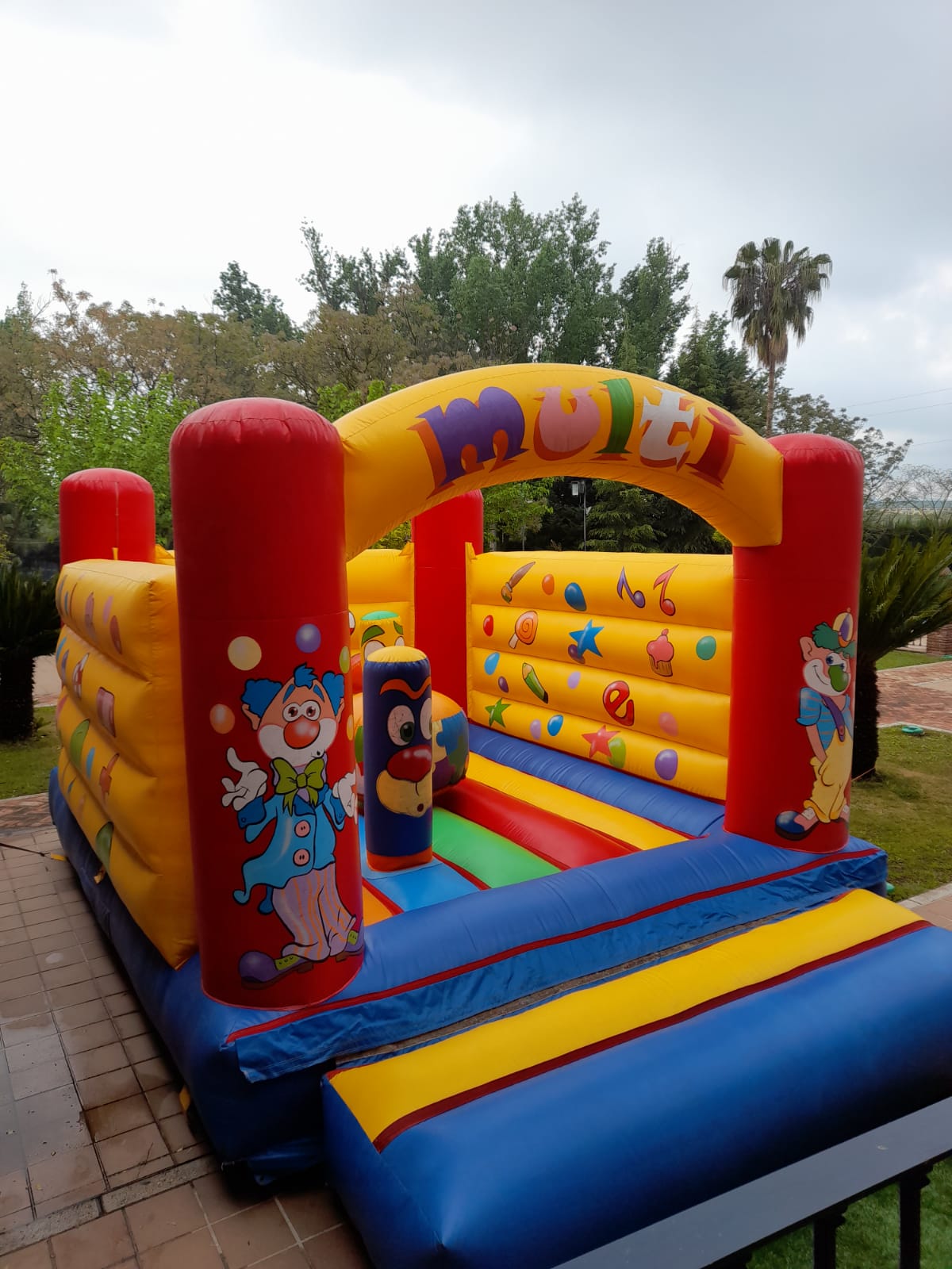 04e00847-96c7-41f5-a7e7-b7bb5ce51431 CASTILLOS HINCHABLES