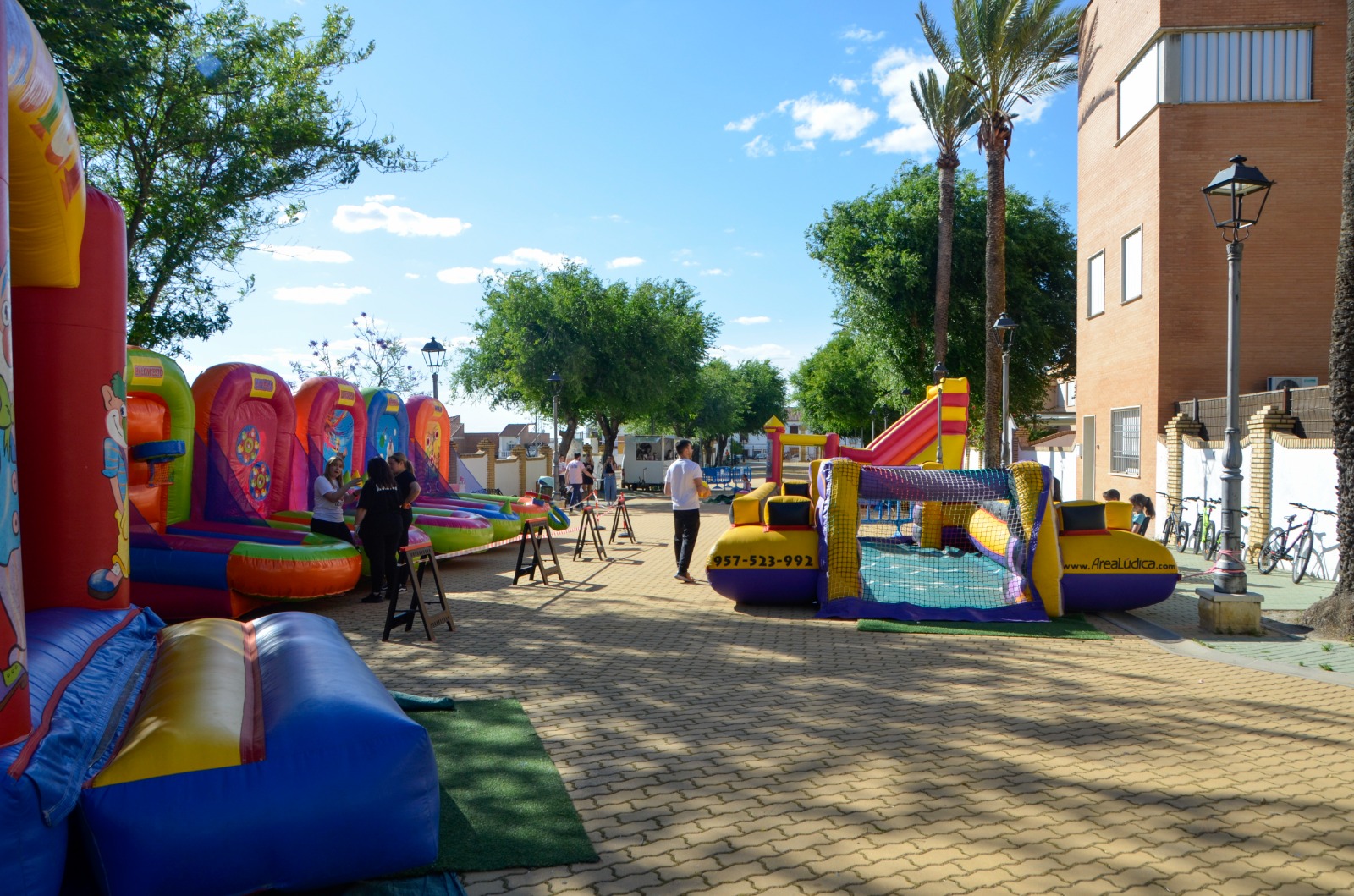 9f25b08b-4771-44de-9aac-40ef955539ca CASTILLOS HINCHABLES