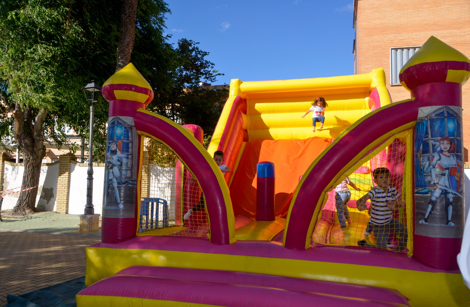 cc863bd6-608b-4894-bd9f-cfdfdfe6f54aeffbc7 CASTILLOS HINCHABLES